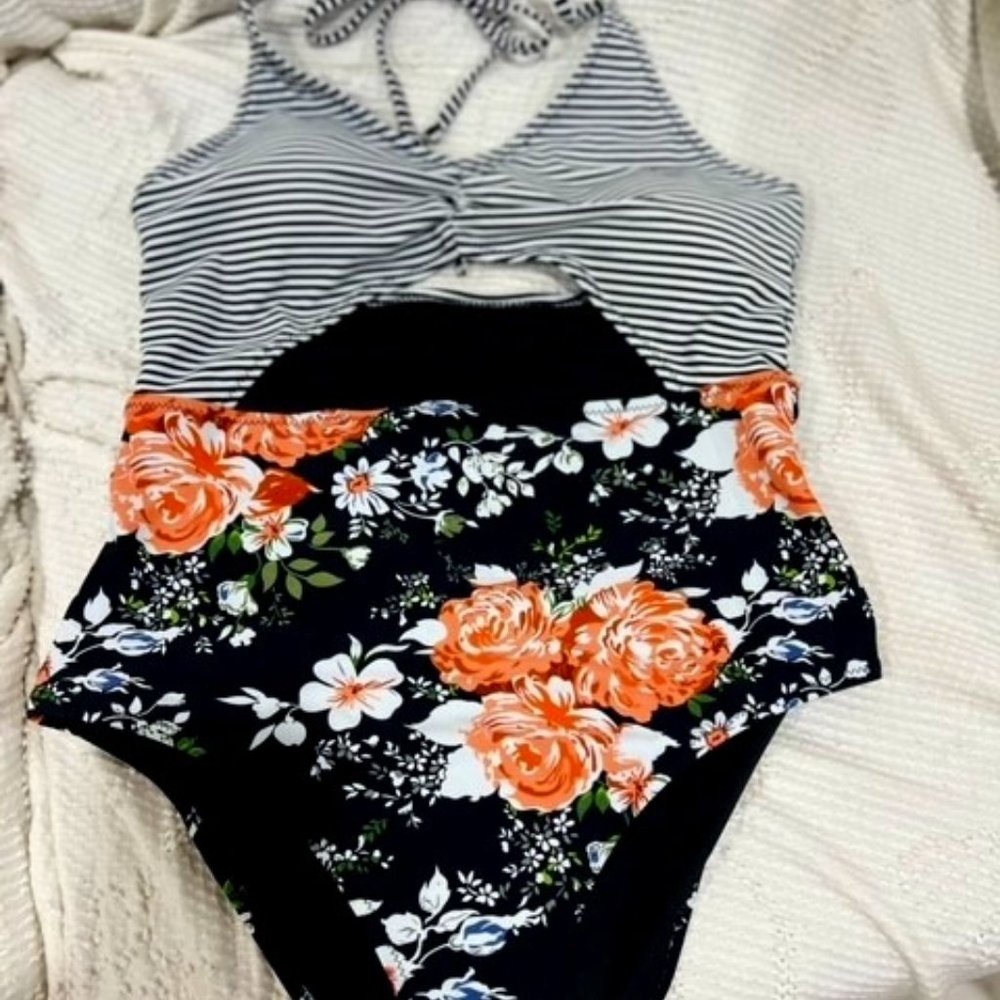 Cupshe cut-out one piece bathing suit